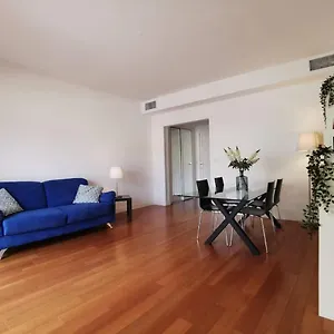 https://la-plage-hyper-centre-vue-port-mer-climatisation.fr-provencehotel.com